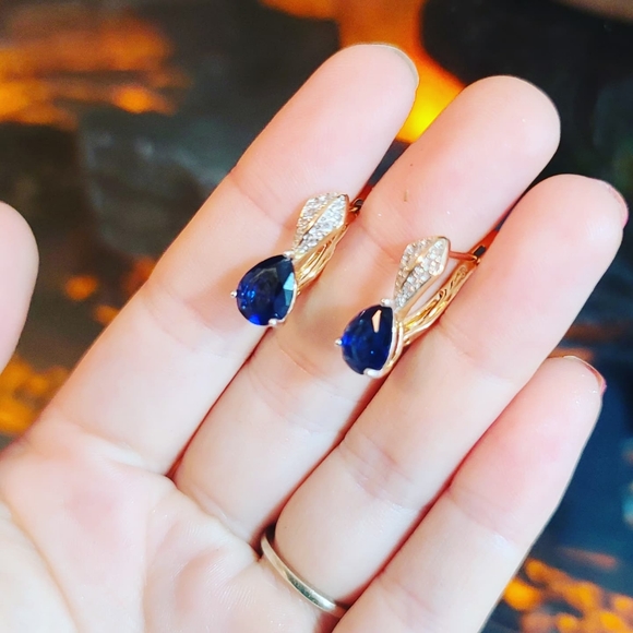 Gold plated Dark blue Zirconia Earrings - Picture 3 of 3